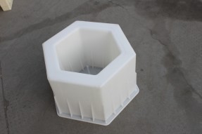 六角空心護(hù)坡磚模具在護(hù)坡項(xiàng)目中的優(yōu)勢(shì)體現(xiàn) 六角空心護(hù)坡磚模具在護(hù)坡項(xiàng)目中的優(yōu)勢(shì)體現(xiàn)