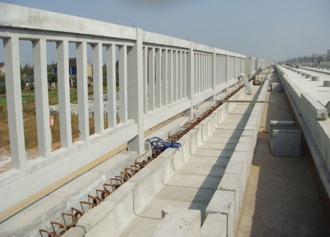 路基電纜槽模具的質(zhì)量提高對(duì)于國(guó)家交通建設(shè)尤為重要 路基電纜槽模具的質(zhì)量提高對(duì)于國(guó)家交通建設(shè)尤為重要