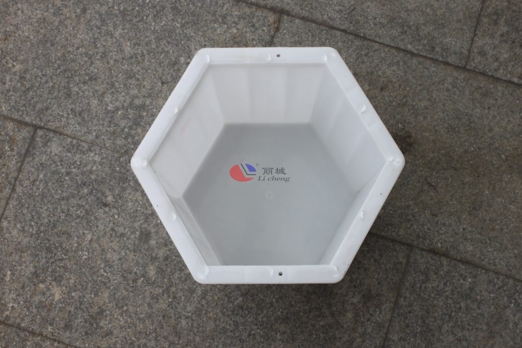 六邊形護坡模具施工前的準(zhǔn)備過程 六邊形護坡模具施工前的準(zhǔn)備過程