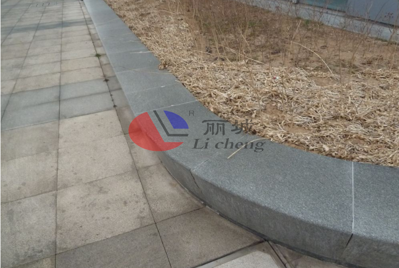 水泥路沿石模具澆筑混凝土施工技術(shù)要求 水泥路沿石模具澆筑混凝土施工技術(shù)要求